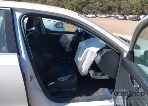 2015 Volkswagen Passat 1.8T Se из США, поврежденный, VIN 1VWBT7A37FC050075